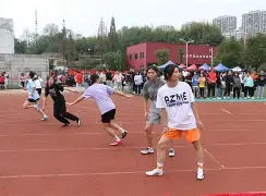 田径季后赛上演强强对话，皖南貔貅队读秒扳平胶东灰熊队，团队配合流畅；外援联手发威的简单介绍