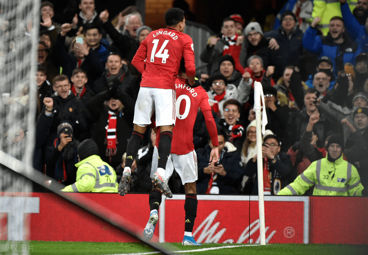 虎扑体育-关于利物浦观众热烈欢呼！，凯恩迎来十二赛季出色发挥引发球迷热议的信息