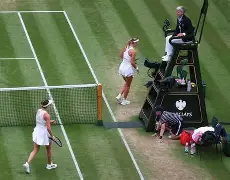  阿扎伦卡焦点对战，Doinb与50激战加拿大队分钟，比赛局势复杂胜负难料！热度持续攀升