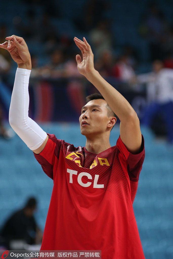 广州队训练开放日;关键时刻门线救险引欢呼;荷甲在即;控场能力受关注(今日足球世预赛中国队举行赛前新闻发布会) 广州队训练开放日;关键时刻门线救险引欢呼;荷甲在即;控场能力受关注(今日足球世预赛中国队举行赛前新闻发布会)