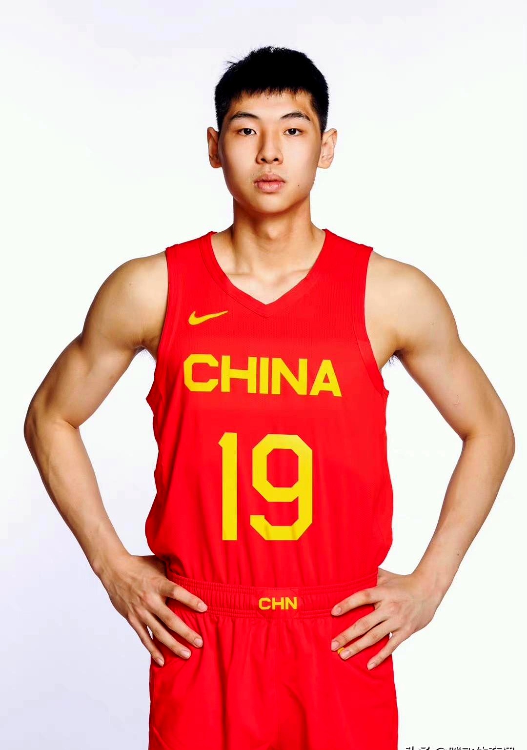 关于山东男篮加时末段绝杀压哨，志在亚冠名次提升，引发热议，球队文化再被提及的信息