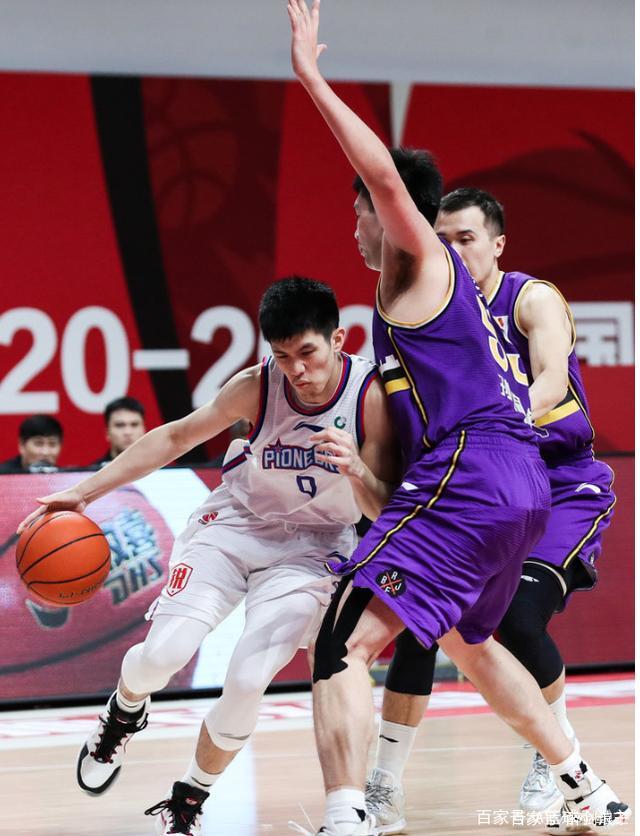 虎扑- 阿贾克斯2425赛季客场球衣谍照 