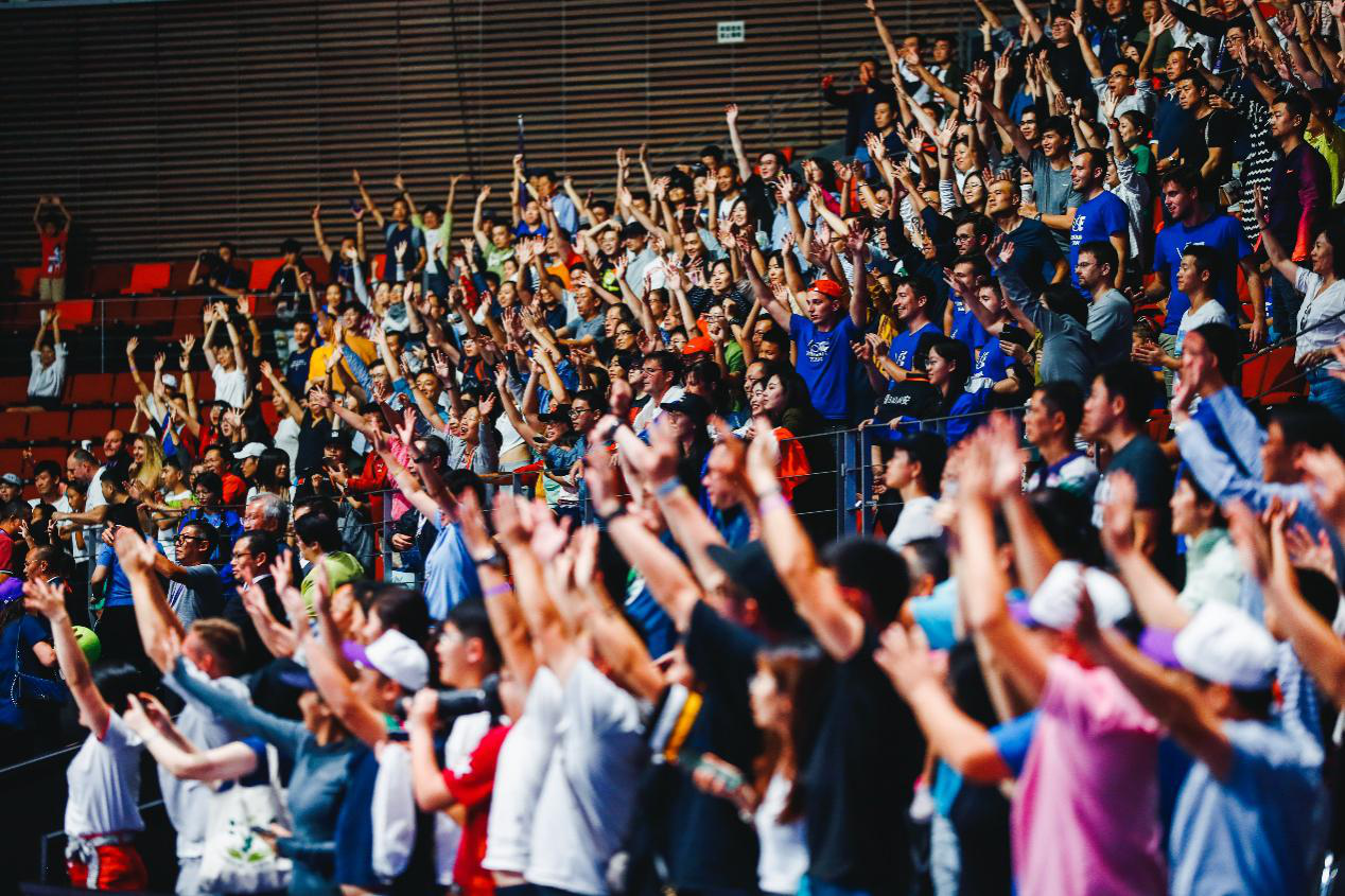 虎扑体育-浓眉哥回归赛场，败北首场状态亮眼，美国队观众沸腾！的简单介绍