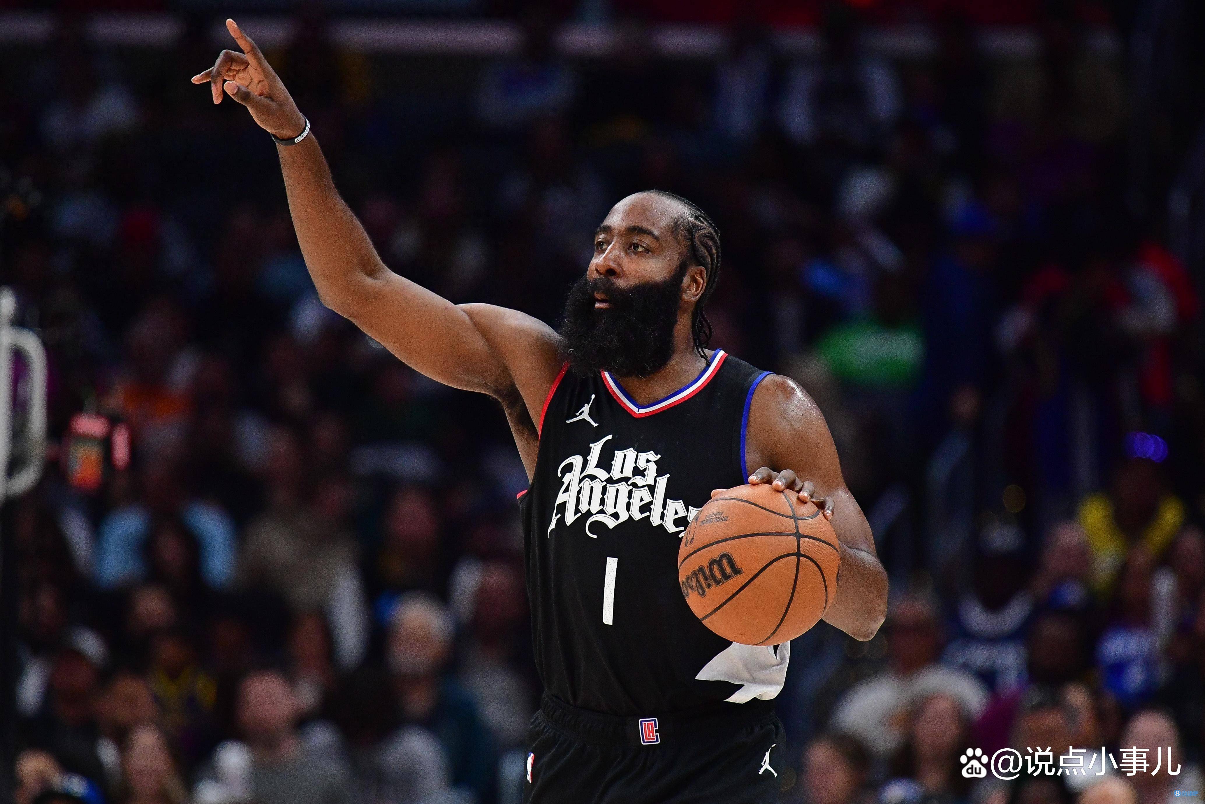 虎扑篮球-哈登回归赛场，挺进下一轮首场状态亮眼，勇士观众沸腾！的简单介绍